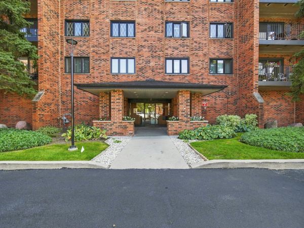 9357 Landings Lane , Unit 401, Des Plaines, IL 60016