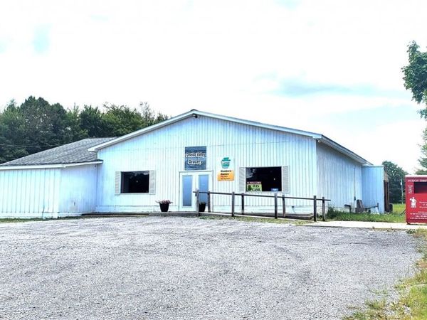 3001 Oneida Valley Rd, Hilliards, PA 16040