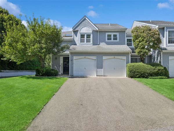 79 Lakebridge Drive S, Kings Park, NY 11754
