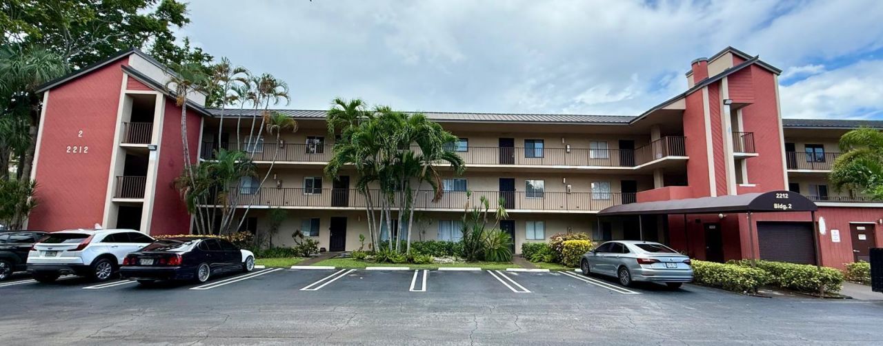 2212 S Cypress Bend Drive, Unit 303, Pompano Beach, FL 33069 Photo