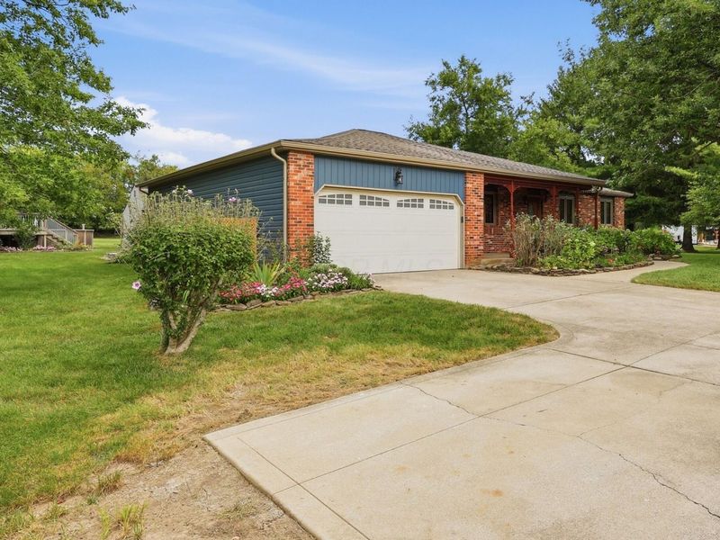 7020 Fayette Drive, West Jefferson, OH 43162 Photo 2