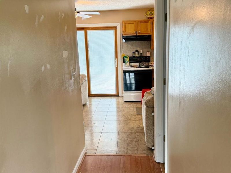 6896 Hunting Horn Court, Hamilton, OH 45011 Photo 2