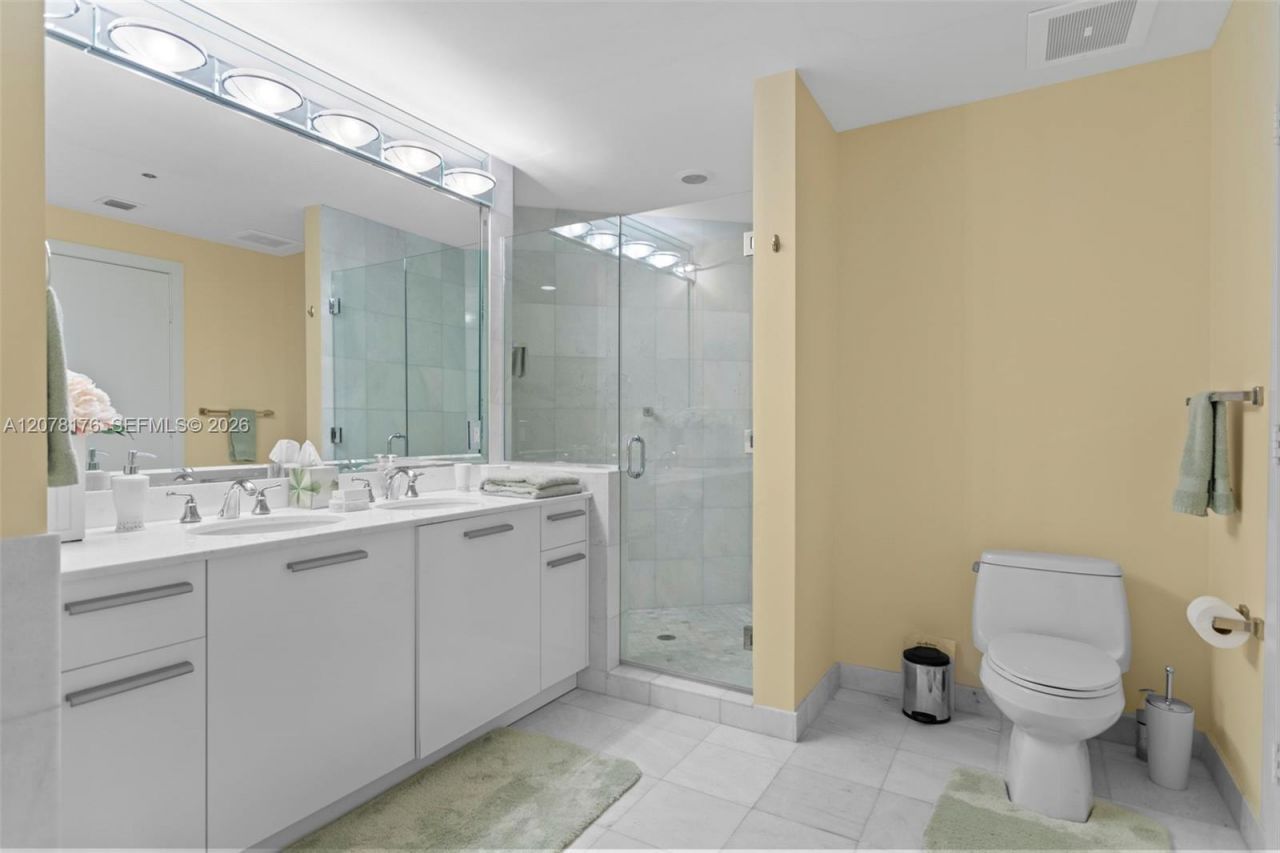 1060 Brickell Ave , Unit 2601, Miami, FL 33131 Photo