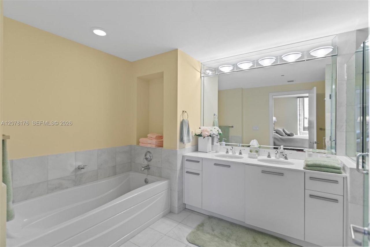1060 Brickell Ave , Unit 2601, Miami, FL 33131 Photo