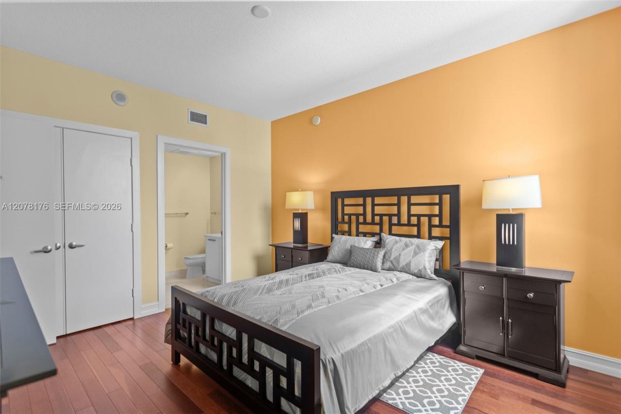 1060 Brickell Ave , Unit 2601, Miami, FL 33131 Photo