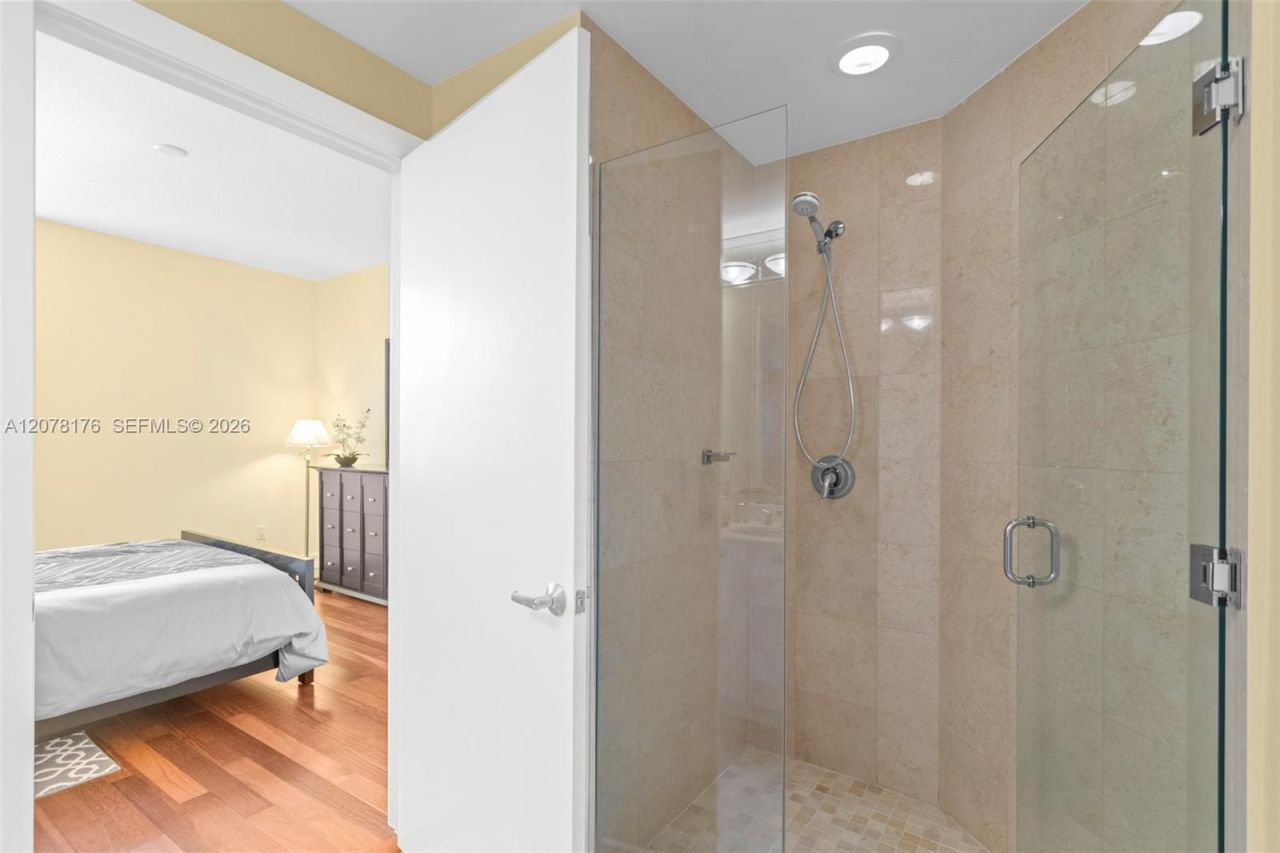 1060 Brickell Ave , Unit 2601, Miami, FL 33131 Photo