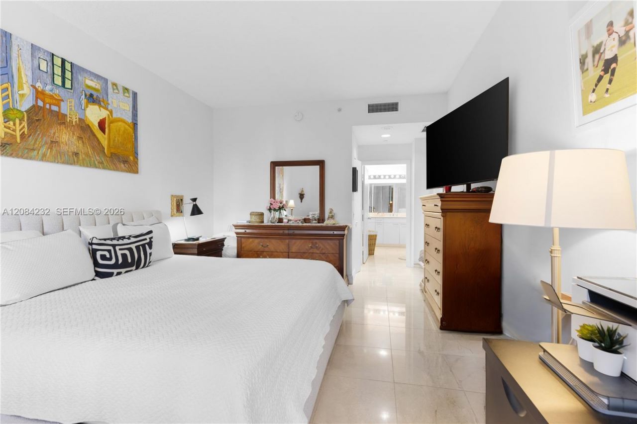21055 Yacht Club Dr , Unit 207, Aventura, FL 33180 Photo