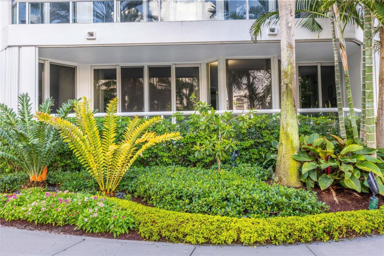 21055 Yacht Club Dr , Unit 207, Aventura, FL 33180 Photo