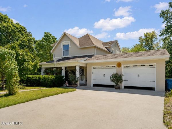 1007 SWIFTS HIGHWAY, Jefferson City, MO 65109