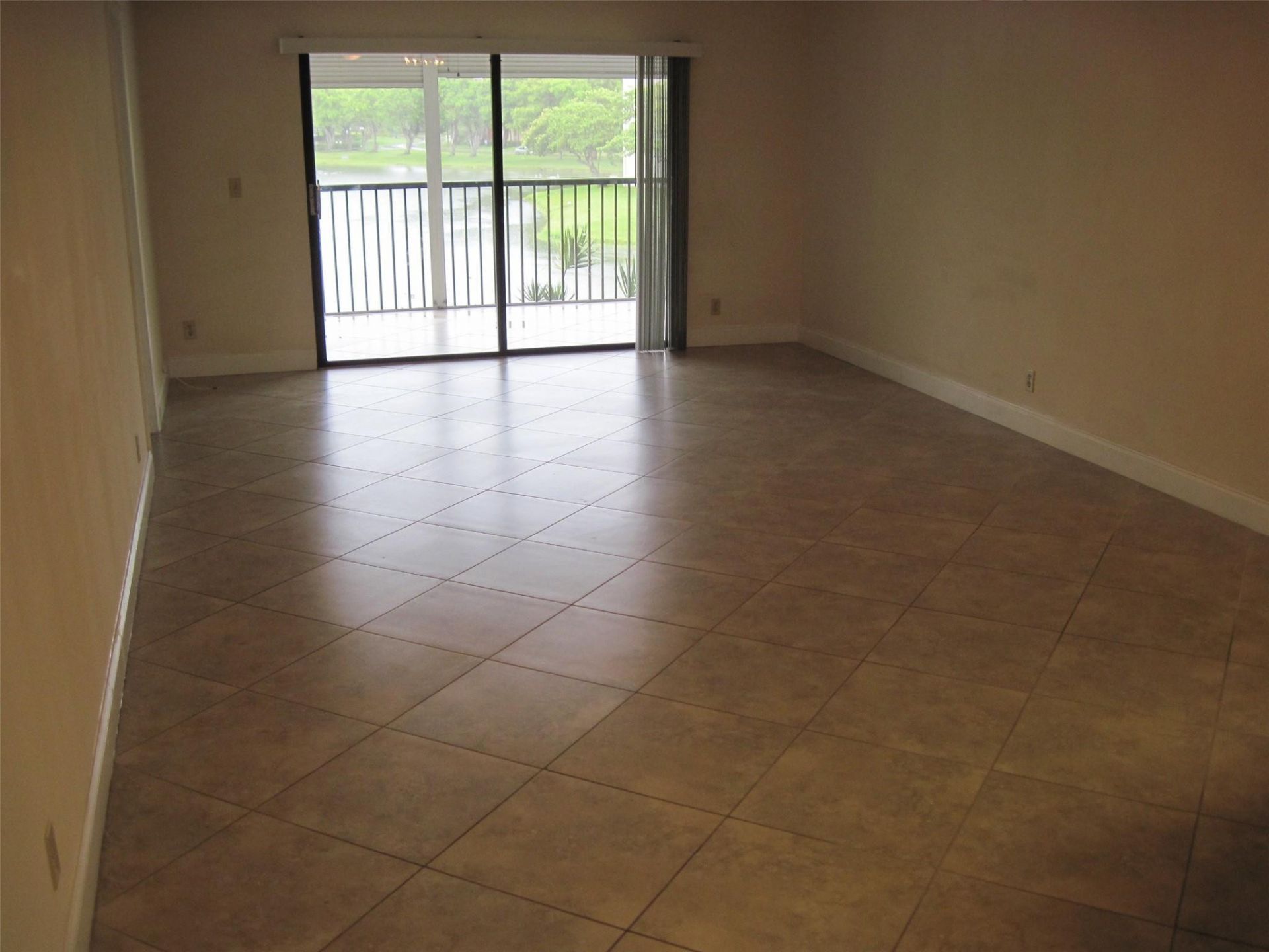 2232 N Cypress Bend Drive, Unit 307, Pompano Beach, FL 33069 Photo