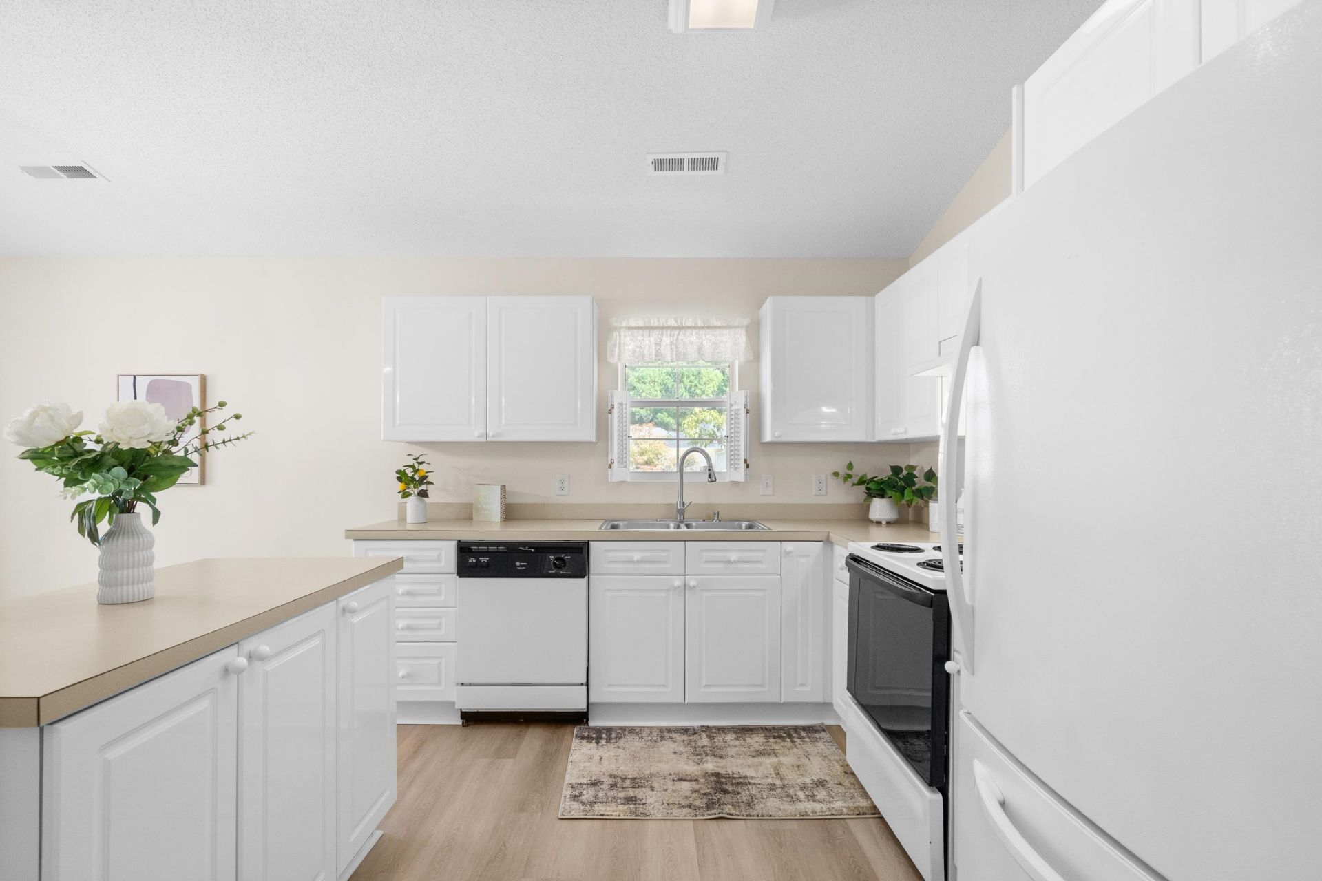 7971 Leeward Ln. Photo 12