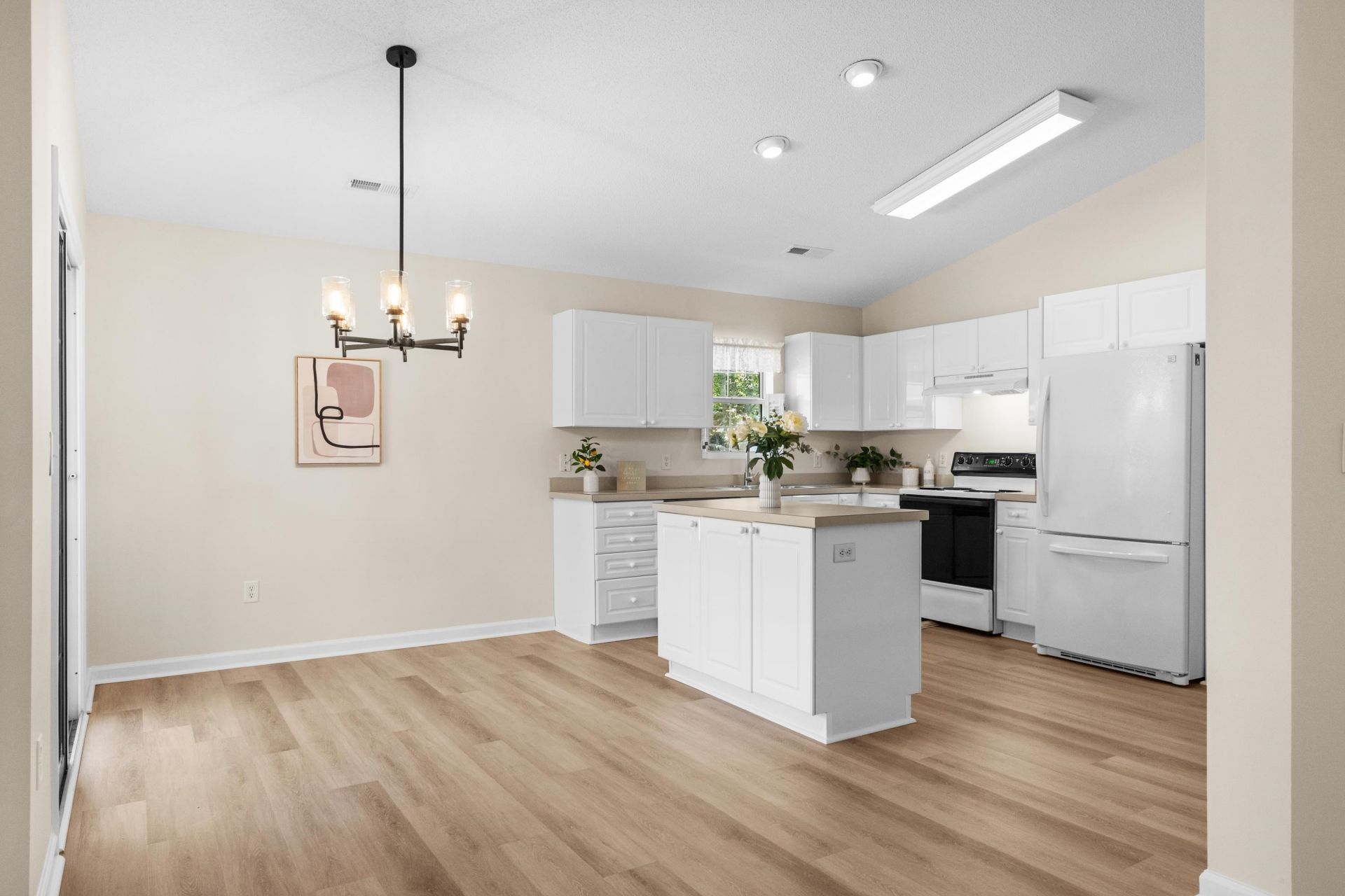 7971 Leeward Ln. Photo 9
