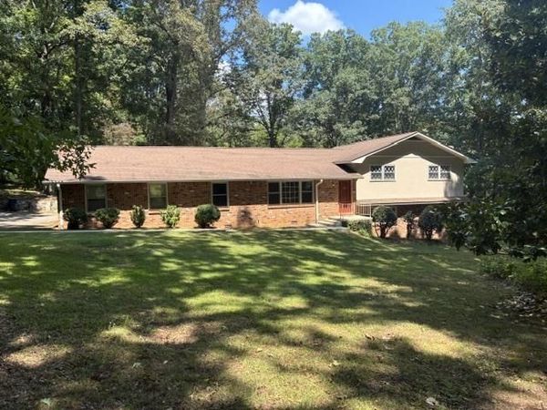 706 Hickory Ln SW, Russellville, AL 35653