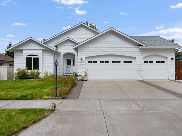2234 SE Pilatus Lane, Bend, OR 97702