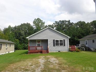 1100 Andrews Drive, Farmville, VA 23901