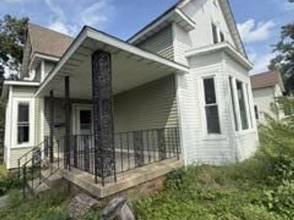 1110 E Cleveland Avenue , Hobart, IN 46342