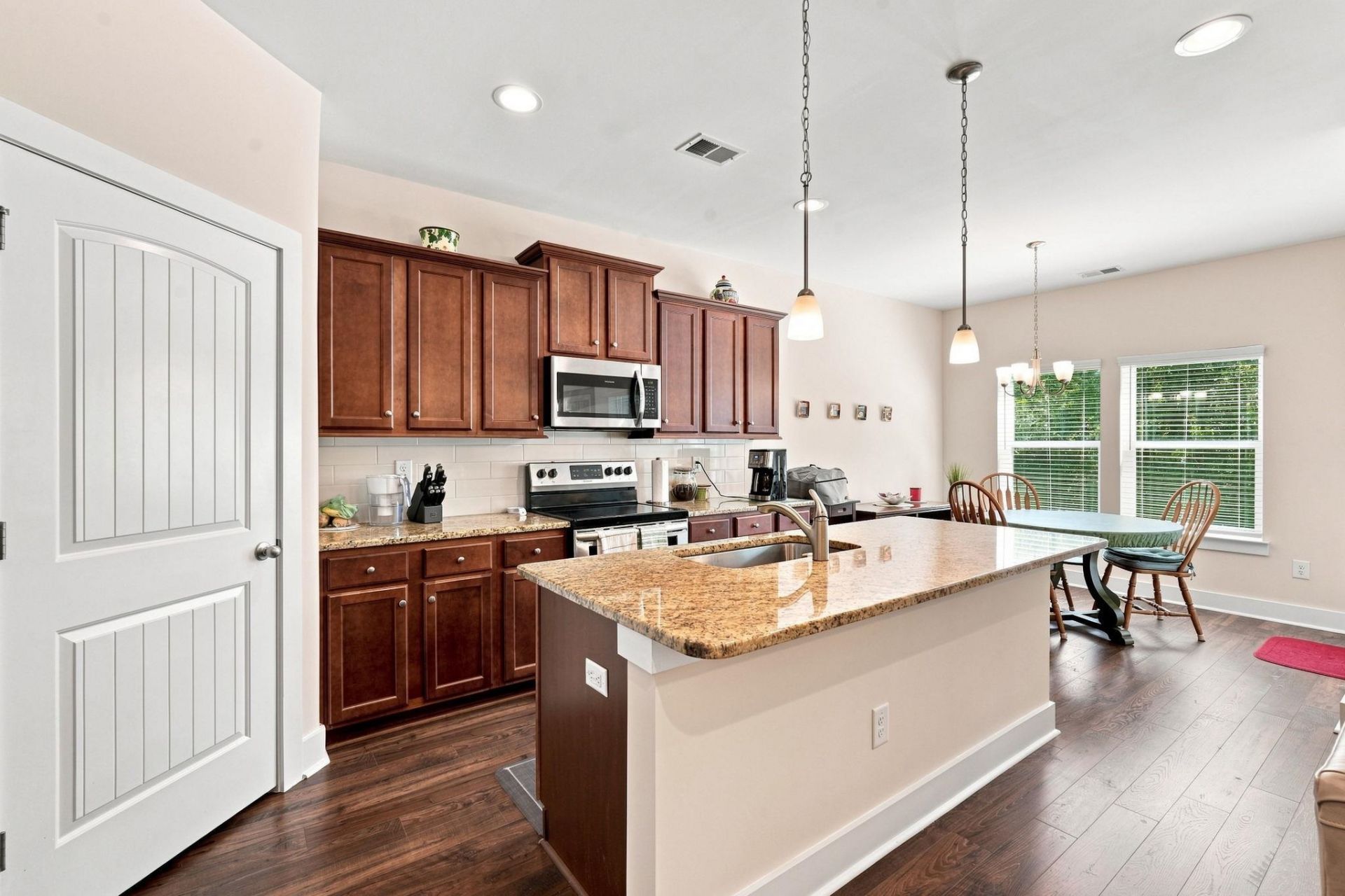 325 Brighton Pl. Photo 11