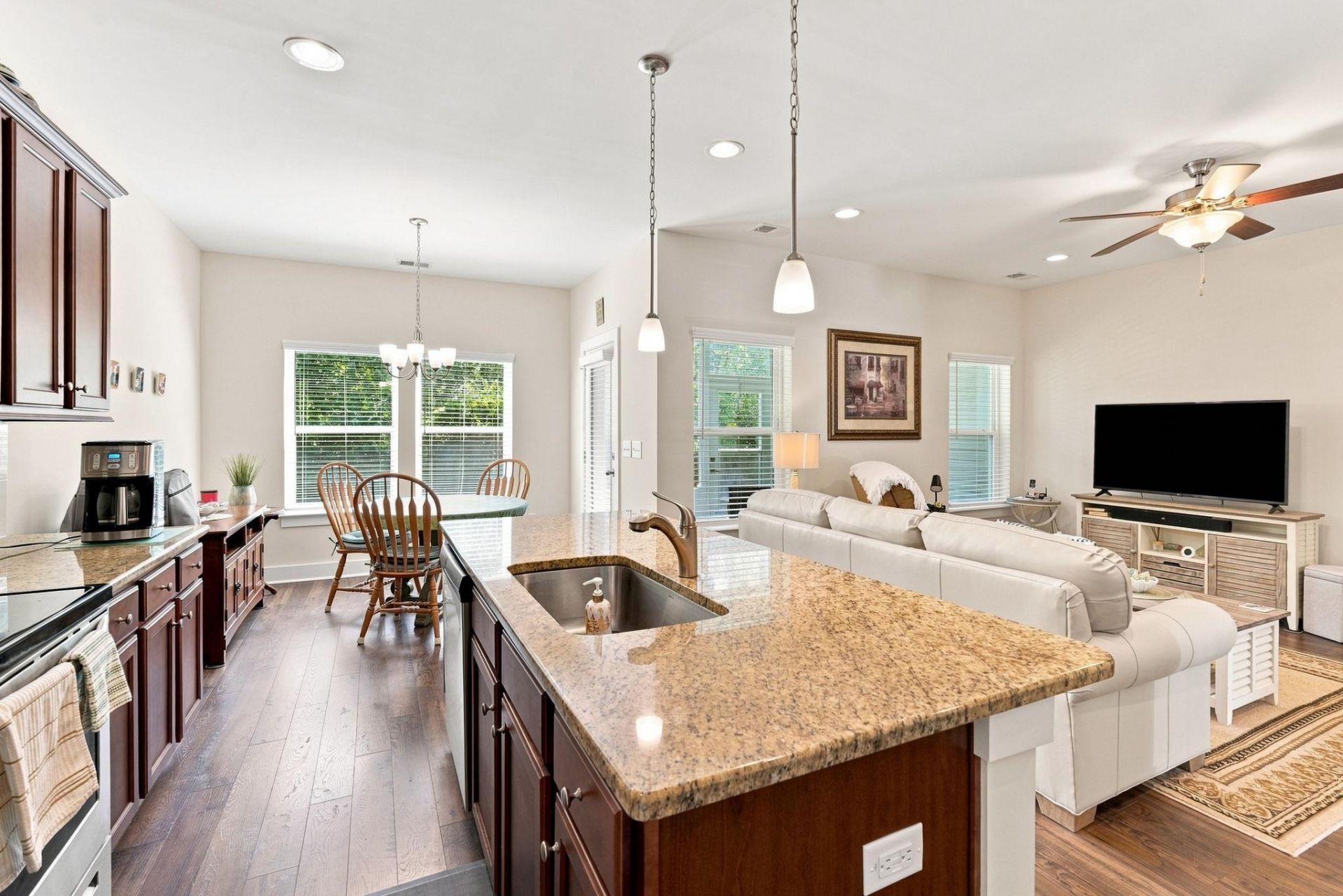 325 Brighton Pl. Photo 13