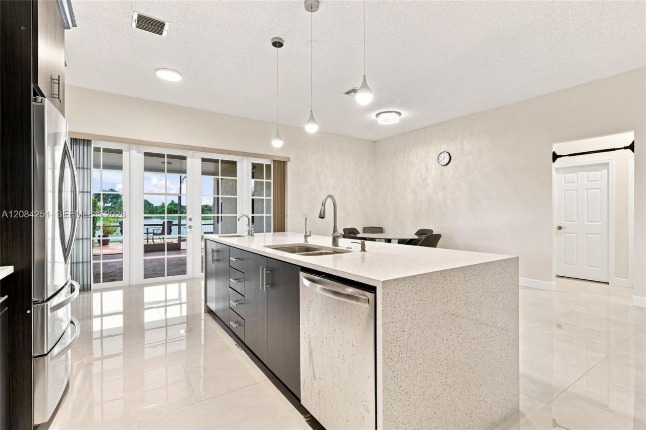 1421 NW 159th Ave, Pembroke Pines, FL 33028 Photo