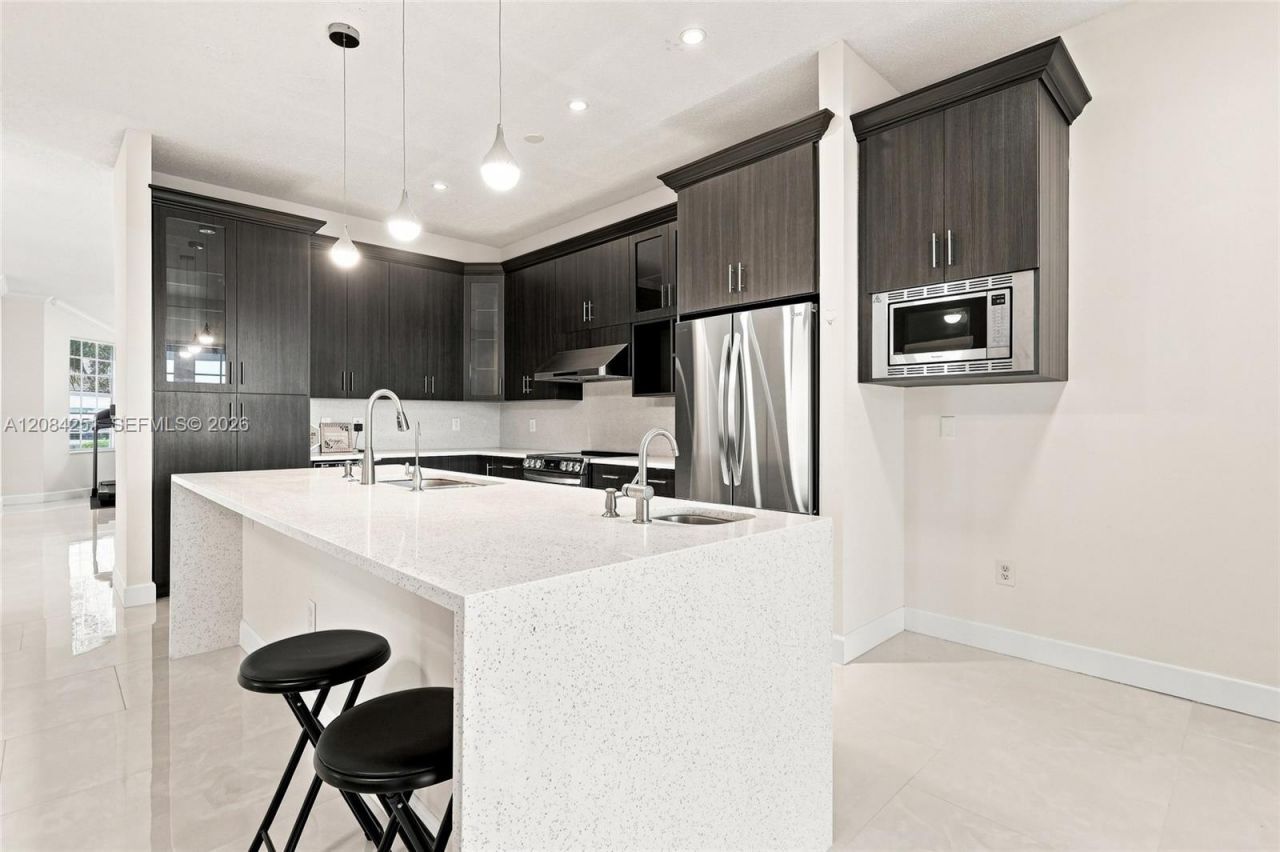 1421 NW 159th Ave, Pembroke Pines, FL 33028 Photo