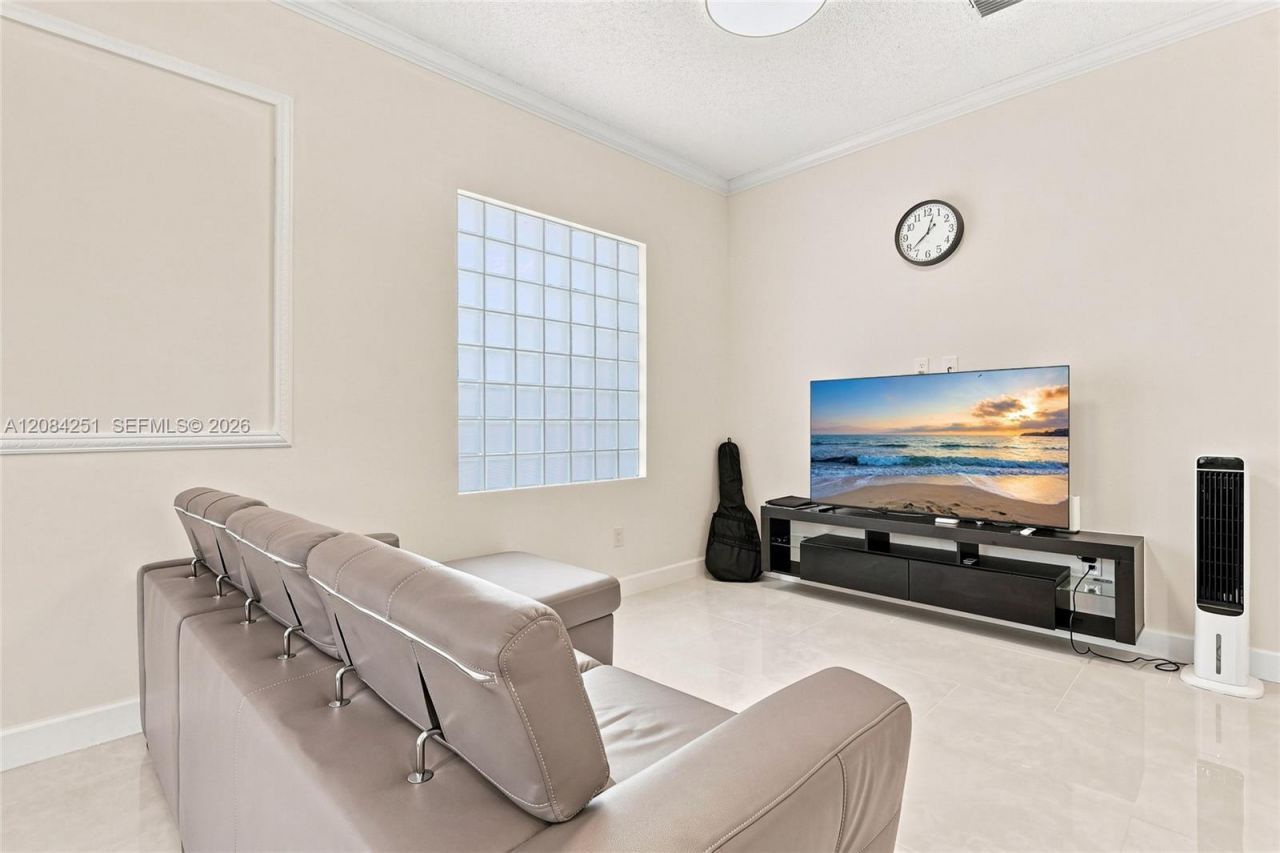 1421 NW 159th Ave, Pembroke Pines, FL 33028 Photo