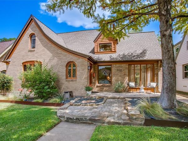 1038 N Edgefield Avenue , Dallas, TX 75208