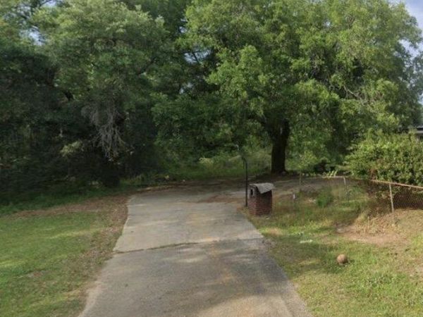 1004 W Hurricane Rd, Bay Minette, AL 36507