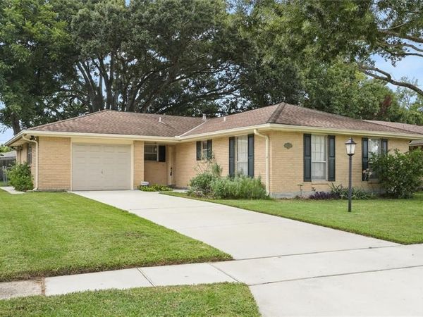 740 DEERFIELD Road , Gretna, LA 70056
