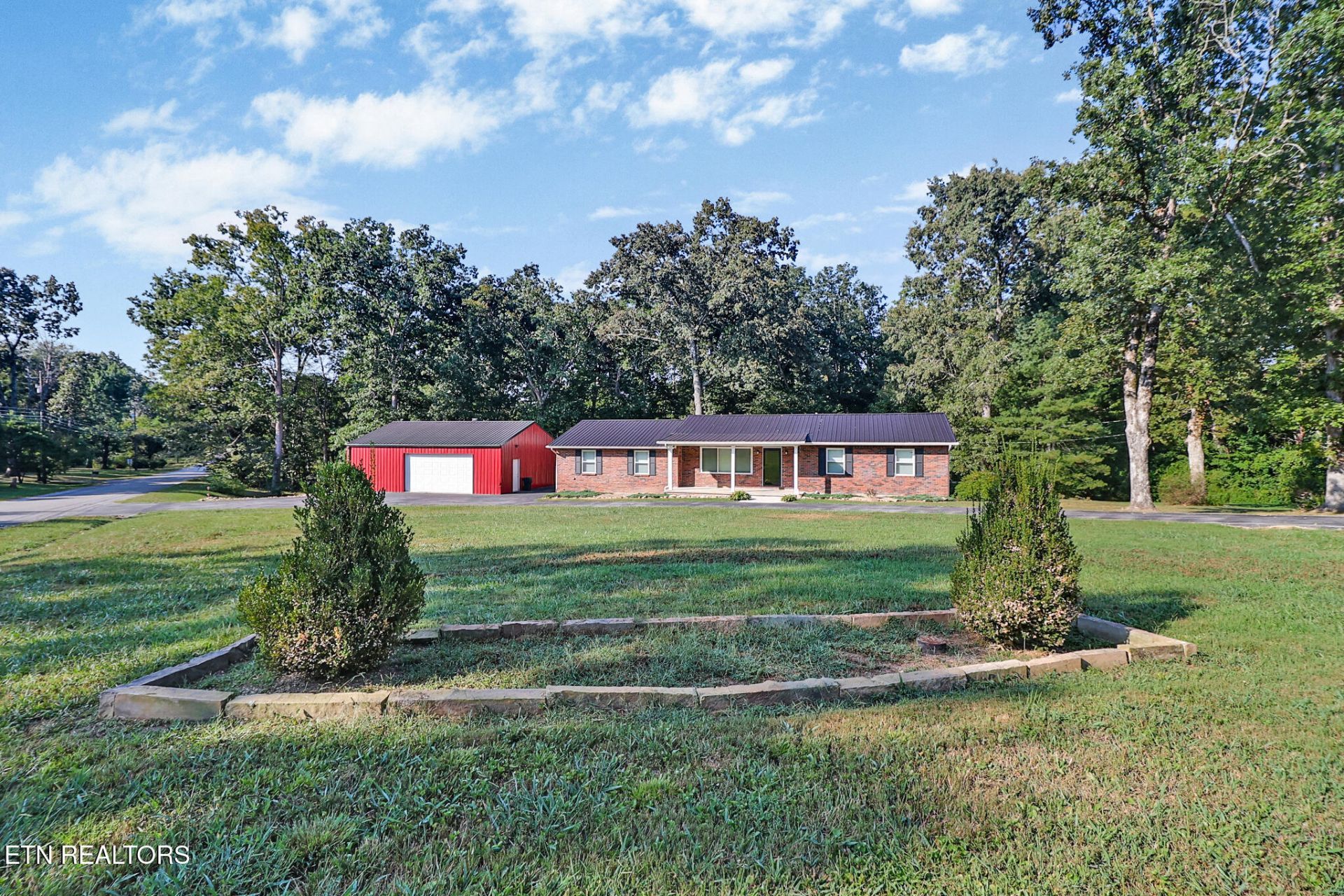 329 Dillon St, Crossville, TN 38555 Main Photo