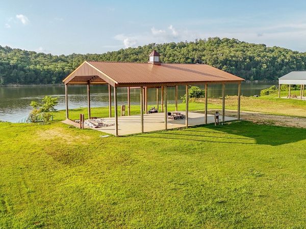 753 River Front Dr, Unit 25/26, Clifton, TN 38425