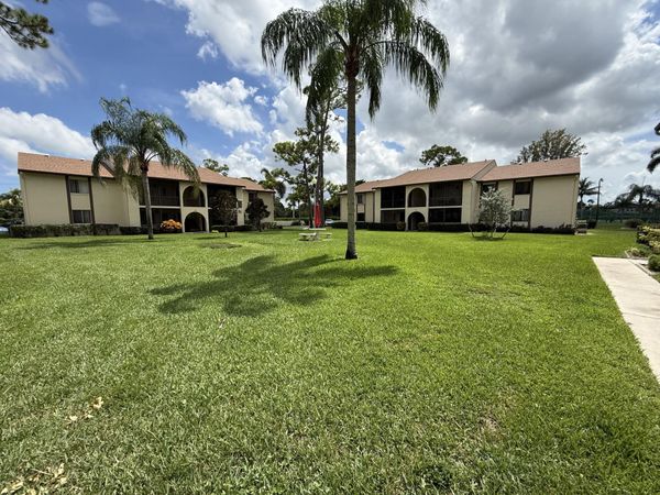 304 Knotty Pine Circle, Unit B-2, Greenacres, FL 33463
