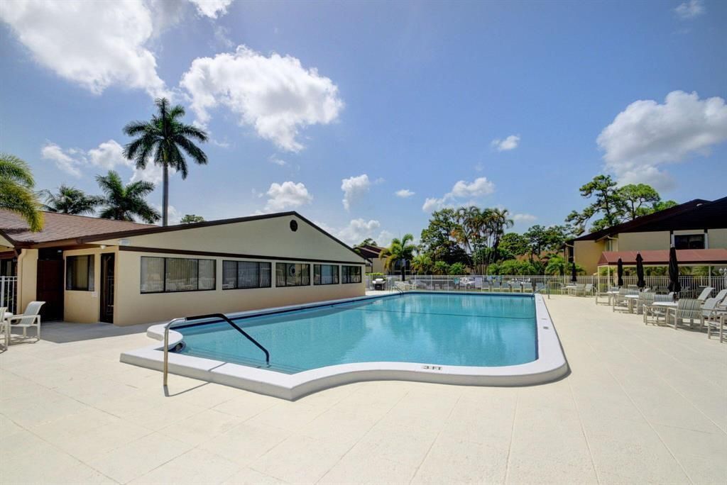 304 Knotty Pine Circle, Unit B-2, Greenacres, FL 33463 Photo