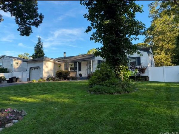 26 Nelson Road, Selden, NY 11784