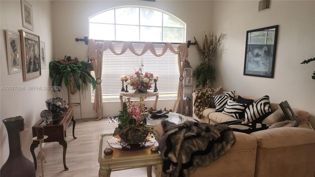 1055 NW 187th Ave , Pembroke Pines, FL 33029 Photo