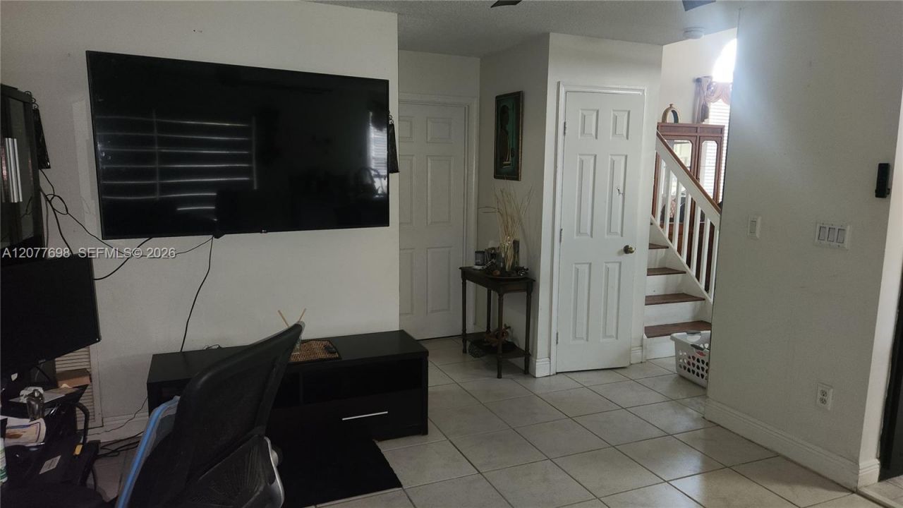 1055 NW 187th Ave , Pembroke Pines, FL 33029 Photo
