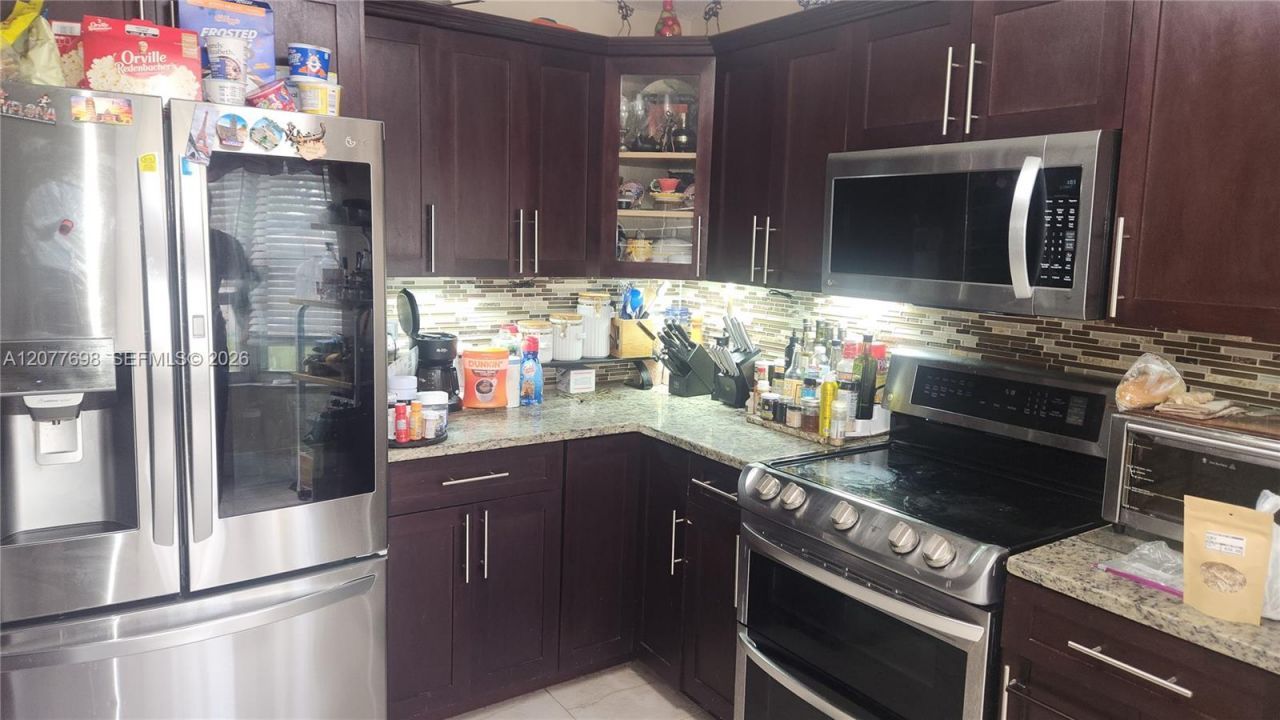 1055 NW 187th Ave , Pembroke Pines, FL 33029 Photo