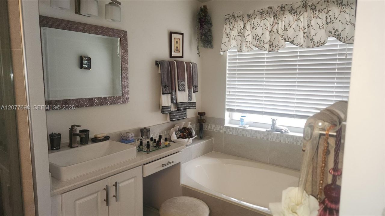 1055 NW 187th Ave , Pembroke Pines, FL 33029 Photo