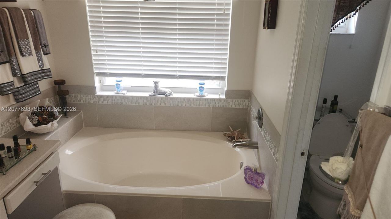 1055 NW 187th Ave , Pembroke Pines, FL 33029 Photo