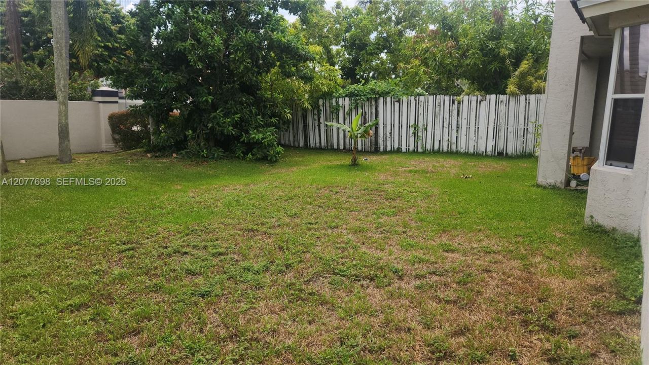 1055 NW 187th Ave , Pembroke Pines, FL 33029 Photo