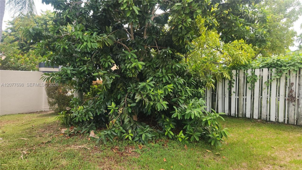1055 NW 187th Ave , Pembroke Pines, FL 33029 Photo