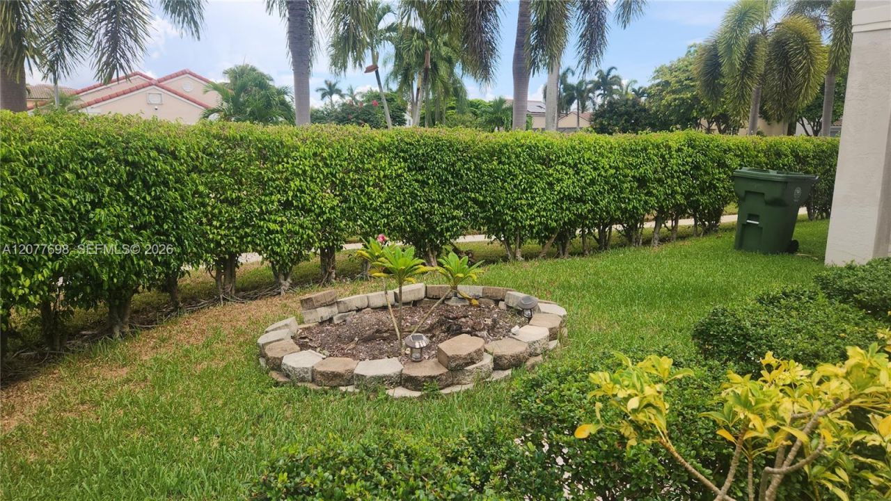 1055 NW 187th Ave , Pembroke Pines, FL 33029 Photo