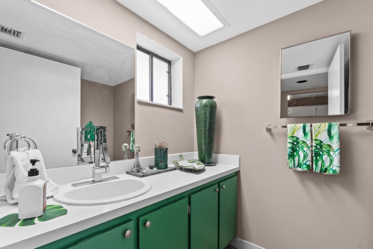 5100 Las Verdes Circle, Unit 316, Delray Beach, FL 33484 Photo