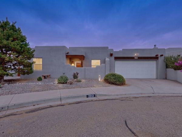 2212 Calle De Silverio SW, Los Lunas, NM 87031