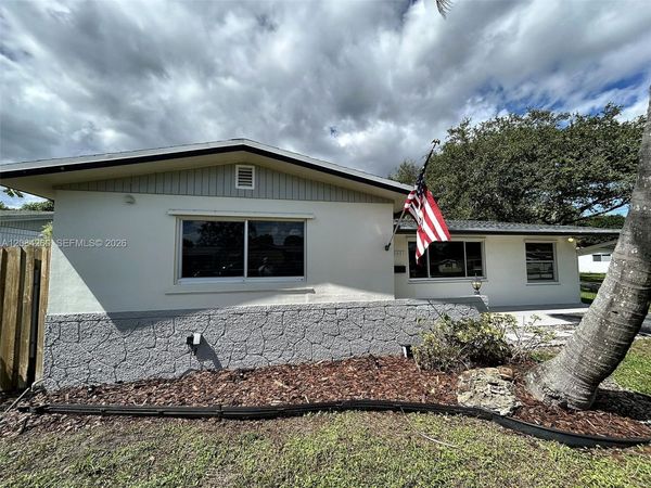 5001 SW 94th Way, Cooper City, FL 33328
