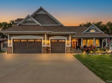 16128 Silvercrest Drive, Fenton, Mi 48430