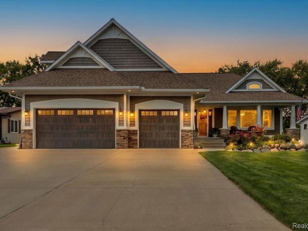 16128 Silvercrest Drive, Fenton, Mi 48430