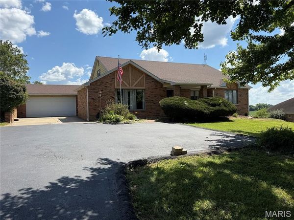 1195 N 9th Street, East Alton, IL 62024
