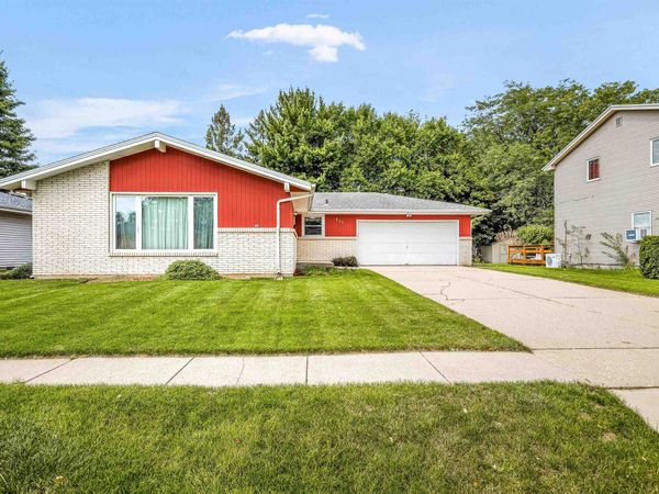 215 LYNNE Lane, BELVIDERE, IL 61008