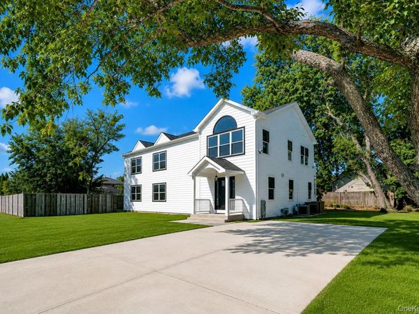 171 FERRARIS , Copiague, NY 11726