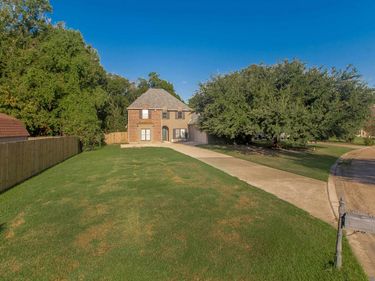 12225 Canterbury Park Dr, Geismar, LA 70754